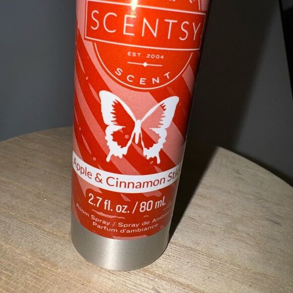 SCENTSY ROOM SPRAY ( APPLE & CINNAMON STICK ) - Picture 2 of 2